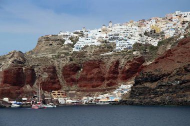santorini adasında yunan köyü