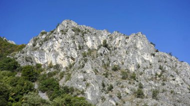 Matka Kanyonu çevresindeki dağ manzarası