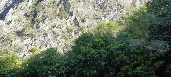 Kolorowy Kanion Matki w północnej części Macedonii — Zdjęcie stockowe