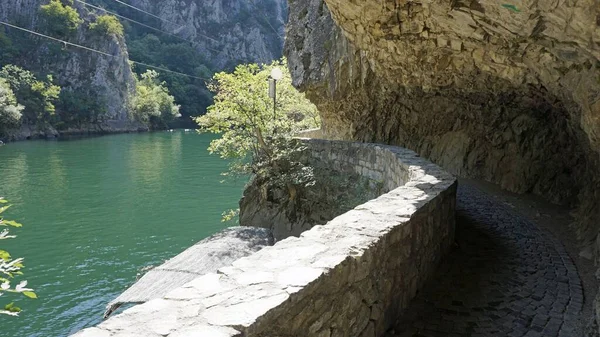 Colorido canyon matka no norte da macedônia — Fotografia de Stock