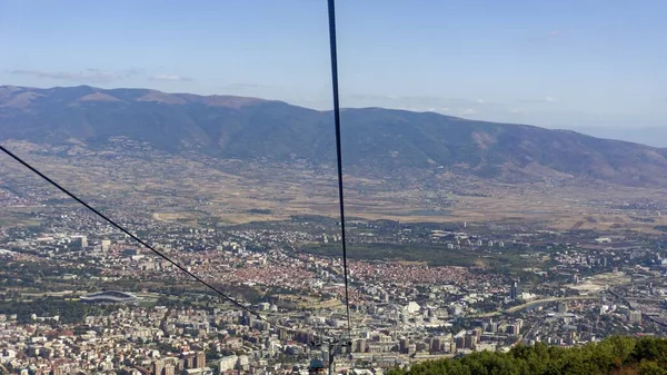 Seilbahn in der mazedonischen Hauptstadt Skopje — Stockfoto