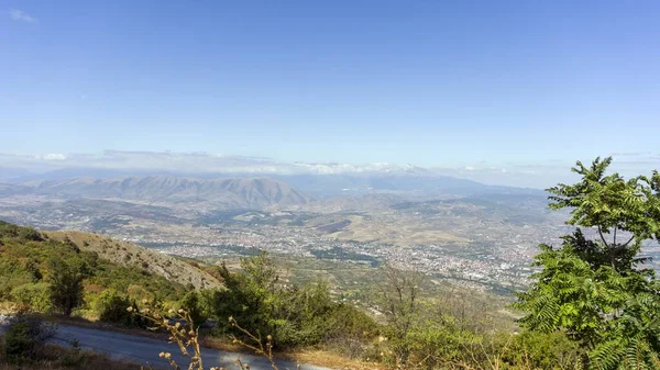 Panoramisch uitzicht over macedoniërs capitol skopje — Stockfoto