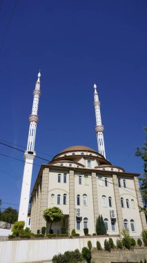 Skopje yakınlarındaki küçük bir köyde cami.