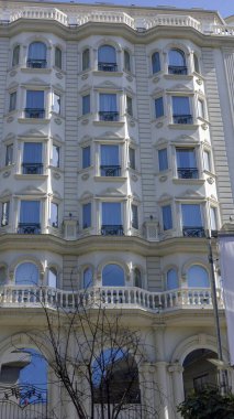 Skopje 'nin modern şehir merkezinde inşa ediliyor.