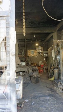 Skopjes 'in eski kasabasında küçük bir işletmeyi yıktılar.