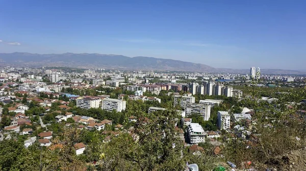 Живописный вид на Скопье с горы — стоковое фото