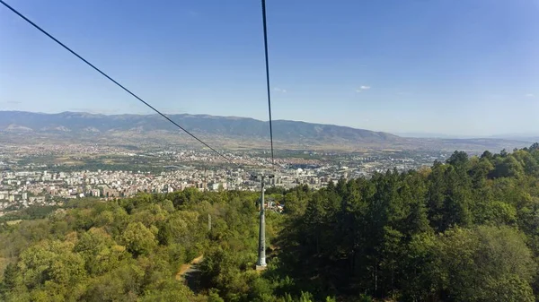 Канатний автомобіль в македонській столиці Скоп'є — стокове фото