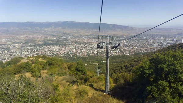 缆车，大写大写字母skopje — 图库照片