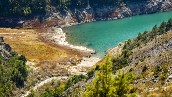 Όμορφη λίμνη kozjak στη βόρεια μακεδονία — Φωτογραφία Αρχείου