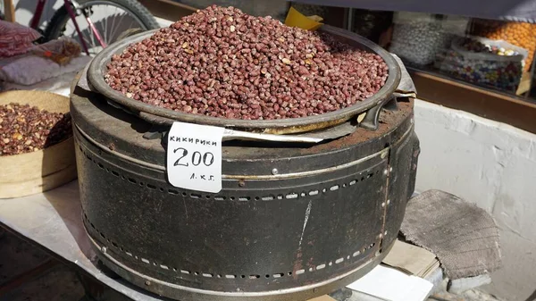 Verse noten van de markt in skopje — Stockfoto