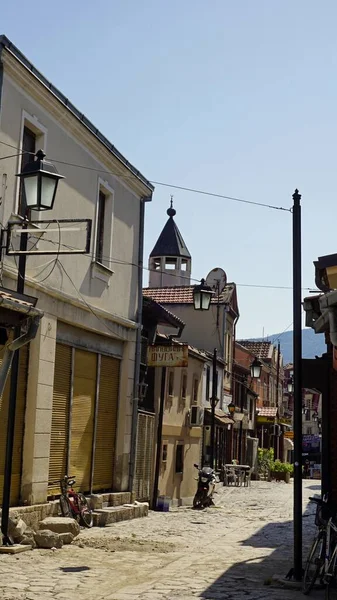 Skopje, Macedonia, circa septiembre 2019: Casco antiguo histórico en otoño — Foto de Stock