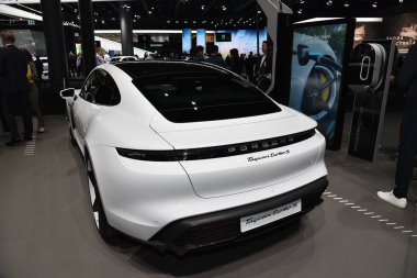 Frankfurt, Almanya, 10 Eylül 2019: Porsche Taycan Turbo S Iaa 2019
