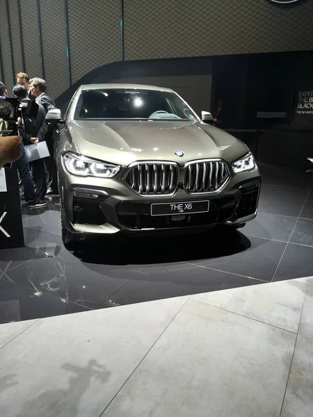 Frankfurt, Alemanha, 10-2019 de setembro: BMW The X6 IAA 2019 — Fotografia de Stock