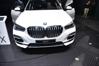 Cenevre, İsviçre - Mart 06, 2019: Bmw X5 Xdrive 45e - Cenevre Uluslararası Otomobil Fuarı 2019