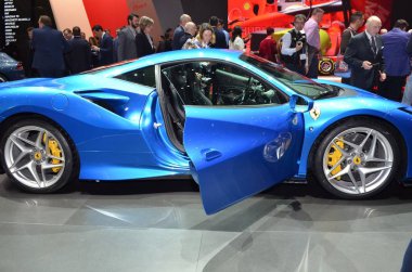 Cenevre, İsviçre - 4 Mart 2019: Ferrari F8 Tributo - Cenevre Uluslararası Otomobil Fuarı 2019