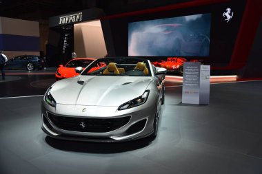 Cenevre, İsviçre - 05 Mart 2019: Ferrari Portofino Cabrio - Cenevre Uluslararası Otomobil Fuarı 2019