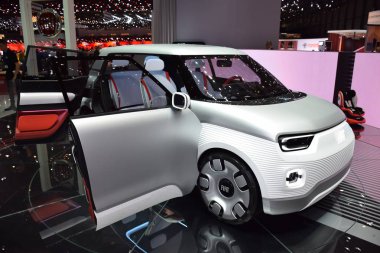 Cenevre, İsviçre - 05 Mart 2019: Fiat Centoventi Konsepti - Cenevre Uluslararası Otomobil Fuarı 2019