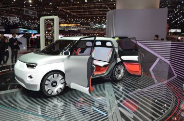 Cenevre, İsviçre - 05 Mart 2019: Fiat Centoventi Konsepti - Cenevre Uluslararası Otomobil Fuarı 2019