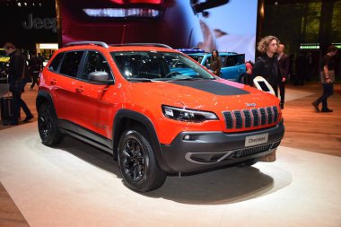 Cenevre, İsviçre - 04 Mart 2019: Jeep Cherokee - Cenevre Uluslararası Otomobil Fuarı 2019