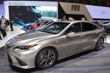 Cenevre, İsviçre - 05 Mart 2019: Lexus Saat 300 - Cenevre Uluslararası Otomobil Fuarı 2019 Gims