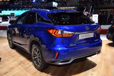 Cenevre, İsviçre - Mart 04, 2019: Lexus Rx 450h - Cenevre Uluslararası Otomobil Fuarı 2019