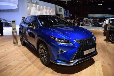 Cenevre, İsviçre - Mart 04, 2019: Lexus Rx 450h - Cenevre Uluslararası Otomobil Fuarı 2019