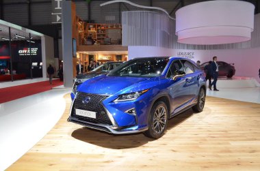 Cenevre, İsviçre - Mart 04, 2019: Lexus Rx 450h - Cenevre Uluslararası Otomobil Fuarı 2019