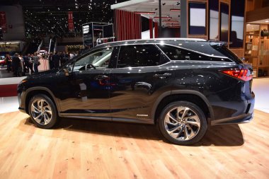 Cenevre, İsviçre - Mart 04, 2019: Lexus Rx 450h - Cenevre Uluslararası Otomobil Fuarı 2019