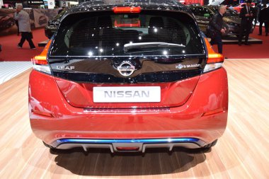 Cenevre, İsviçre - 04 Mart 2019: Nissan Leaf Cenevre Uluslararası Otomobil Fuarı 2019