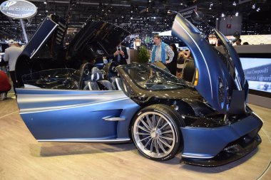 Cenevre, İsviçre - 4 Mart 2019: Pagani Huayra Roadster Cenevre Uluslararası Otomobil Fuarı 2019
