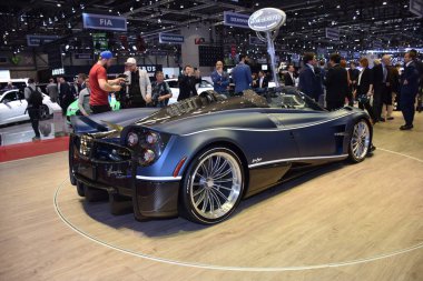 Cenevre, İsviçre - 4 Mart 2019: Pagani Huayra Roadster Cenevre Uluslararası Otomobil Fuarı 2019