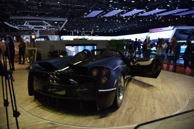 Cenevre, İsviçre - 4 Mart 2019: Pagani Huayra Roadster Cenevre Uluslararası Otomobil Fuarı 2019