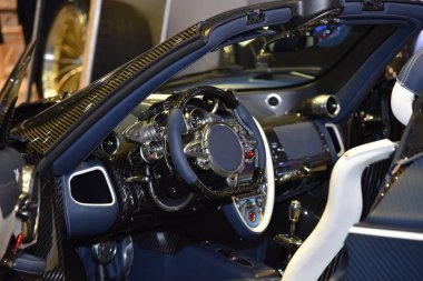 Cenevre, İsviçre - 4 Mart 2019: Pagani Huayra Roadster Cenevre Uluslararası Otomobil Fuarı 2019