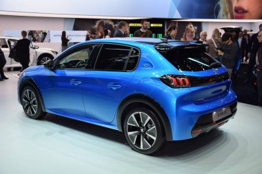 Cenevre, İsviçre - 05 Mart 2019: Peugeot e-208 Gt - Cenevre Uluslararası Otomobil Fuarı 2019