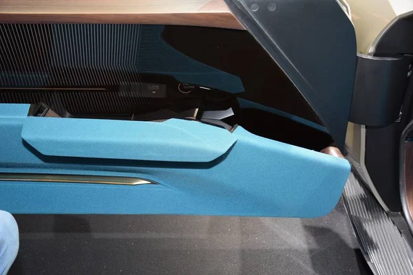 Cenevre, İsviçre - 05 Mart 2019: Peugeot e-Legend Concept - Cenevre Uluslararası Otomobil Fuarı 2019