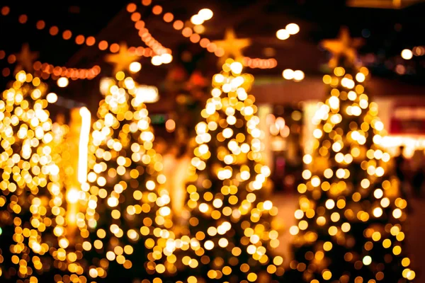 Albero Natale Con Oro Bokeh Sfondo Chiaro Natale Astratto Sfocatura — Foto Stock