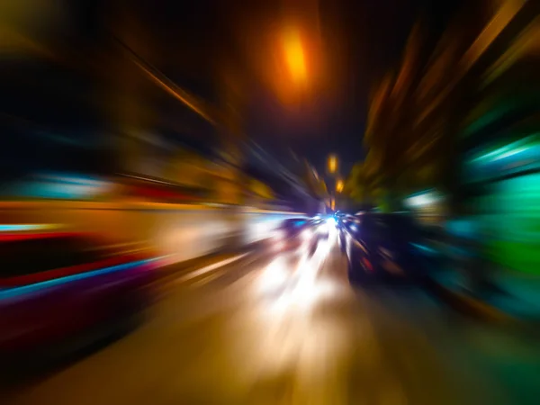 Flou abstrait du mouvement de vitesse en ville sur la route de nuit et la lumière au néon . — Photo