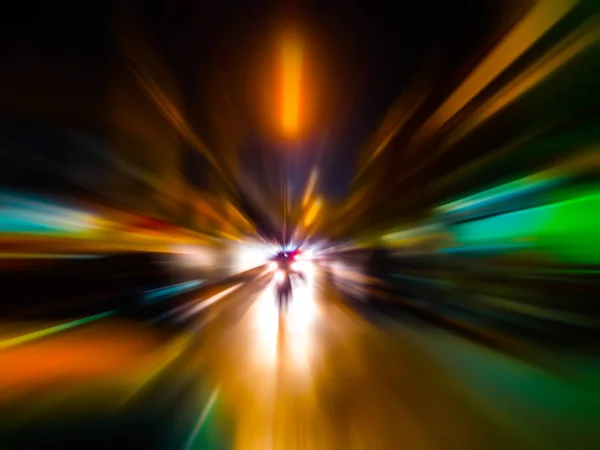 Flou abstrait du mouvement de vitesse en ville sur la route de nuit et la lumière au néon . — Photo
