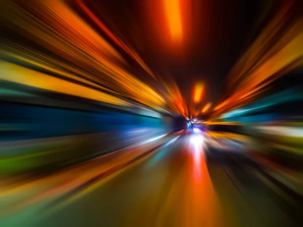 Desenfoque abstracto del movimiento de velocidad en la ciudad en carretera nocturna y luz de neón . — Foto de Stock