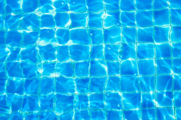 Draufsicht Schwimmbad blau gerissen Wasser abstrakten Hintergrund — Stockfoto