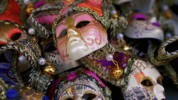 Traditionelle venezianische Karnevalsmasken hautnah