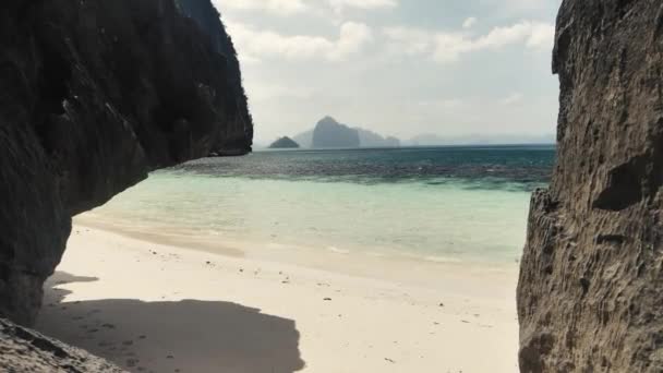 Praia tropical de areia branca bonita em filipinas — Vídeo de Stock