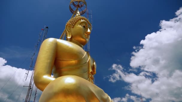 Big Buddha gold statue — Stock Video