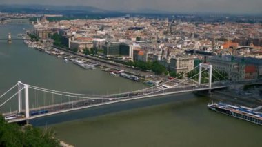 Budapeşte kentinde köprü trafik