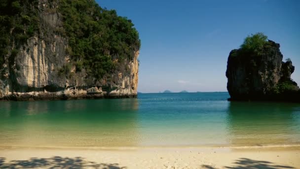 Красивый тропический пляж в Таиланде — стоковое видео