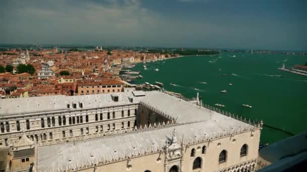 Dogenpalast und Blick auf Venedig — Stockvideo