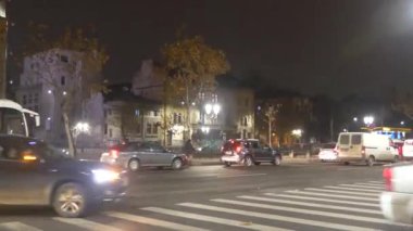 Şehirde ağır gece trafiği