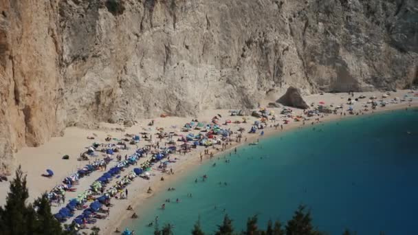 Très Belle Plage Grèce Près Une Falaise Rocheuse Avec Sable — Video