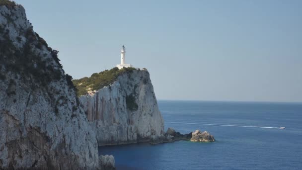 Δραματική Ακτογραμμή Όμορφο Φάρο Στο Βράχο Κοντά Στη Θάλασσα — Αρχείο Βίντεο