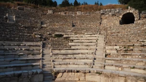 多くのレベルと階段を持つ美しいローマの円形劇場 — ストック動画